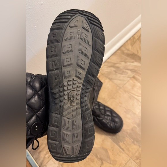 The North Face Women's Black Winter Boots - Picture 3 of 4